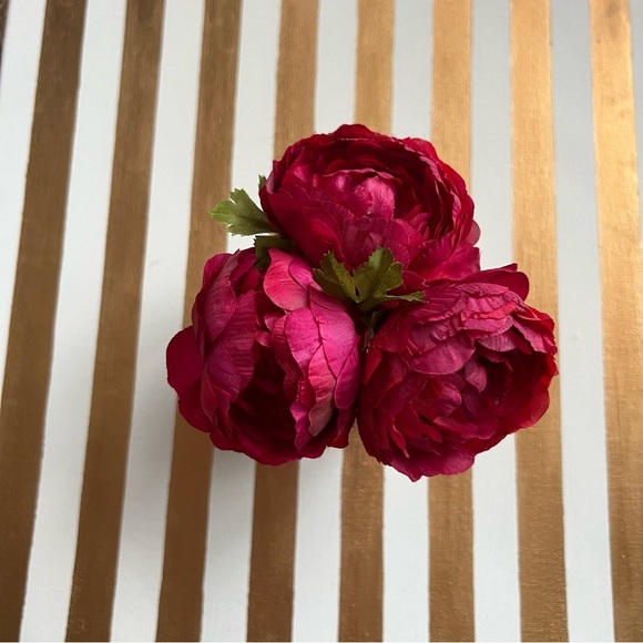 Small vase/flower arrangement - Picture 2 of 5